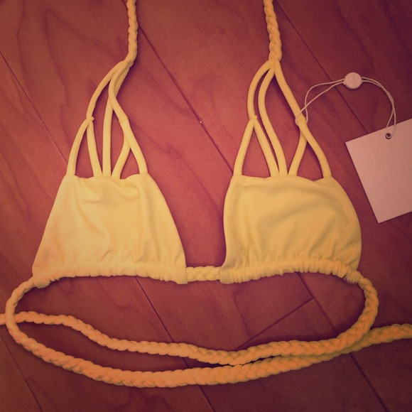 ⬇️REDUCED⬇️ Acacia Haena Top :: Lemonade :: XS