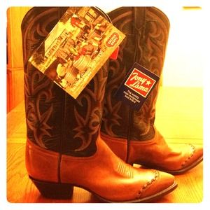 Brand New Tony Lama Nocona women's Boots  Size 7.5