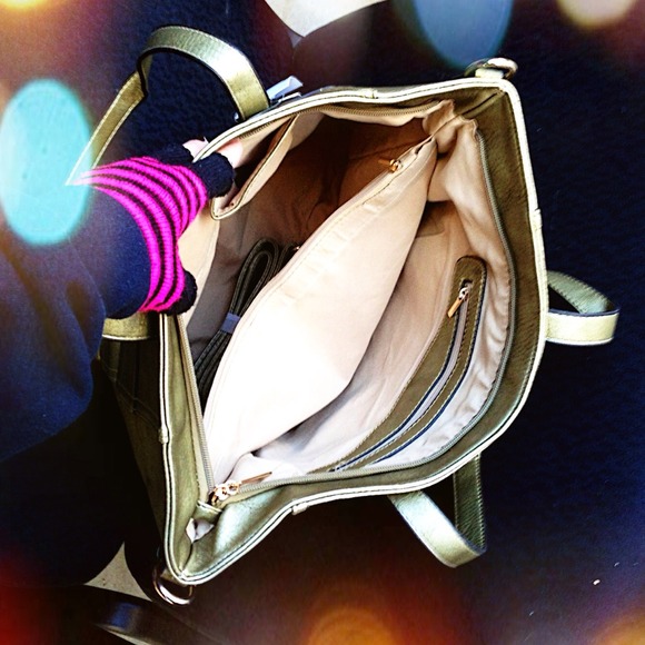 โ๐ซSOLD IN BUNDLEโThe Goddess Venus Tote - Picture 4 of 4