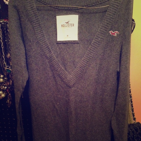 Medium hollister v neck gray sweater! Worn once!