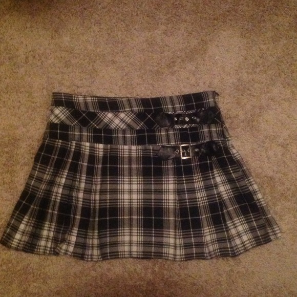 A black and white plaid skirt