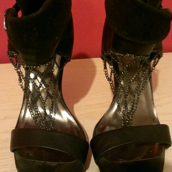 Shoes - Picture 2 of 3