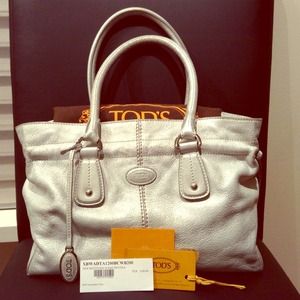 **SOLD ON SHOPHERS** TOD's signature silver D bag