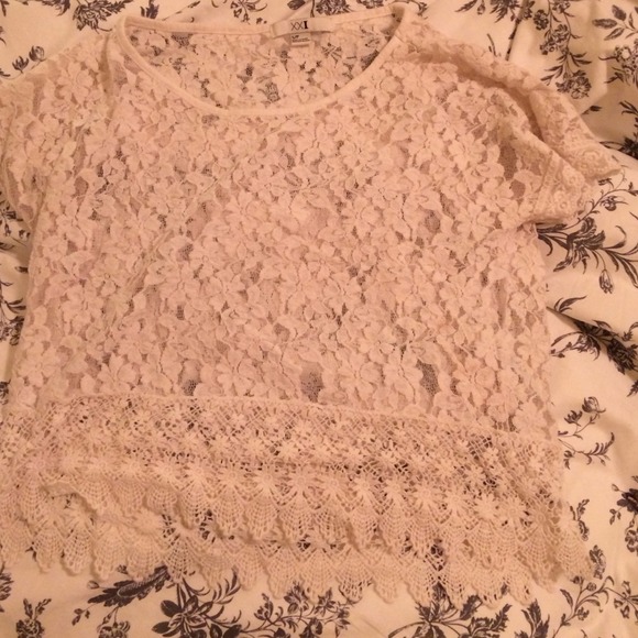 🚫TRADED🚫 Cream lace top