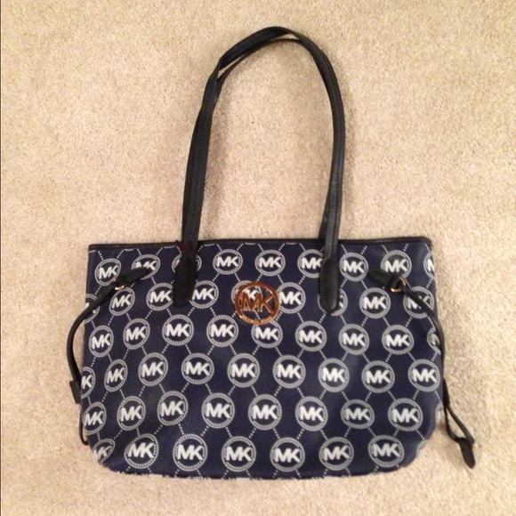 Handbags - SOLD- Navy and black trimmed tote!