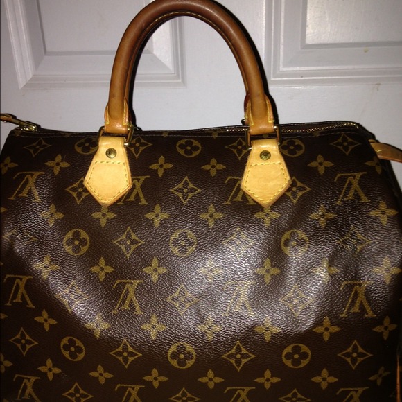 Speedy 30 authentic Louis Vuitton handbag