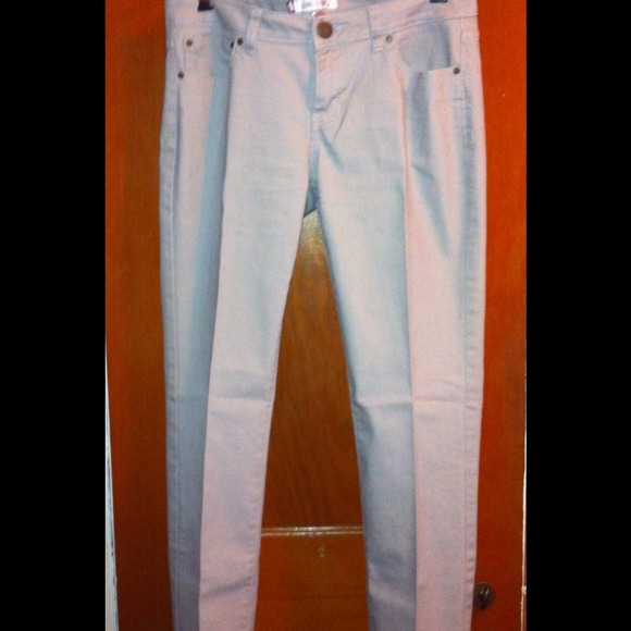 JENNIFER LOPEZ KHAKI PANTS!