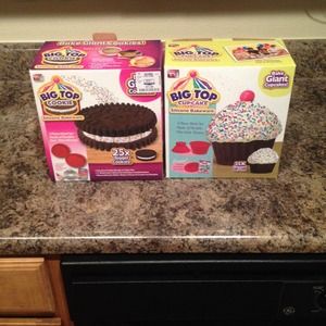 Big Top Cookie & Cupcake 25x bigger.Parts included