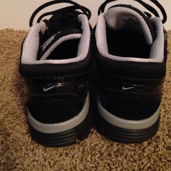 Nike dual fusion gym shoes - Picture 2 of 4