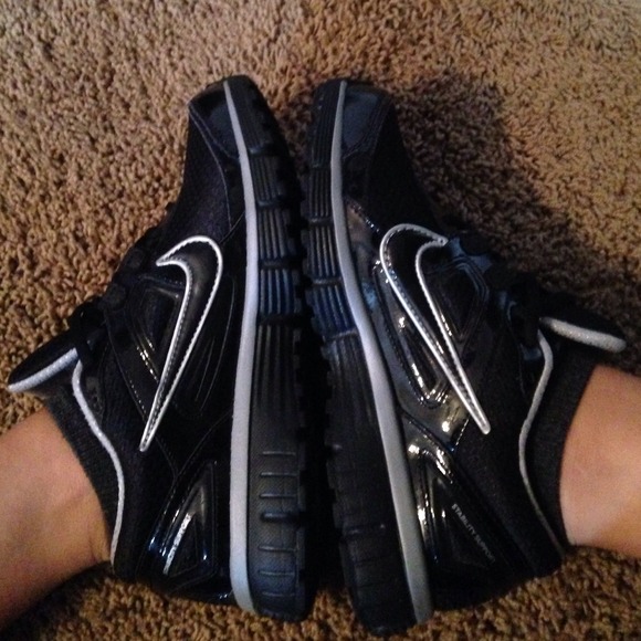 Nike dual fusion gym shoes - Picture 3 of 4