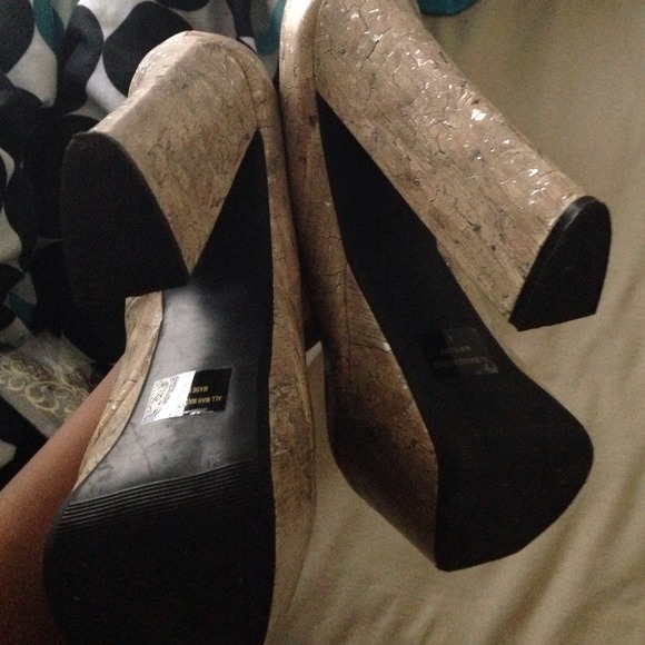 Cream heels - Picture 5 of 5