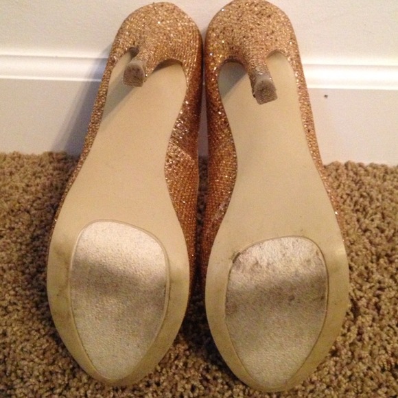 Gold Bakers pumps - Picture 2 of 4