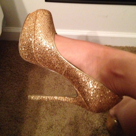Gold Bakers pumps - Picture 4 of 4