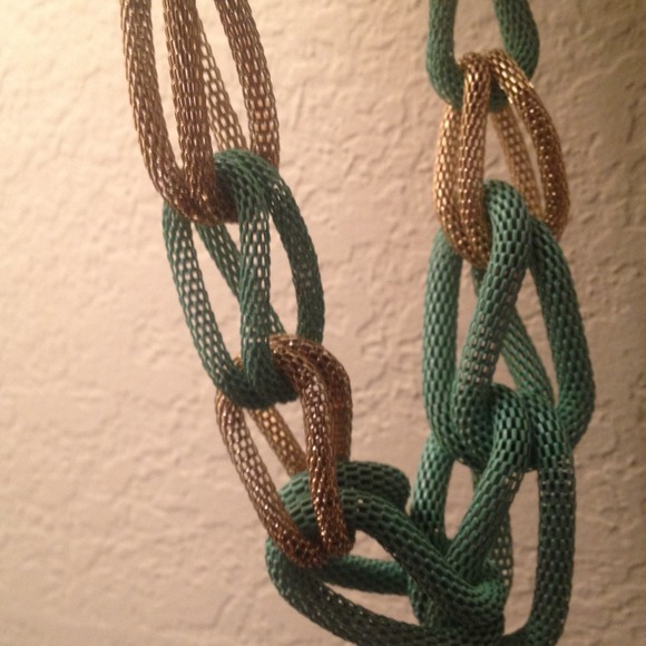 Knotted necklace - Picture 2 of 4