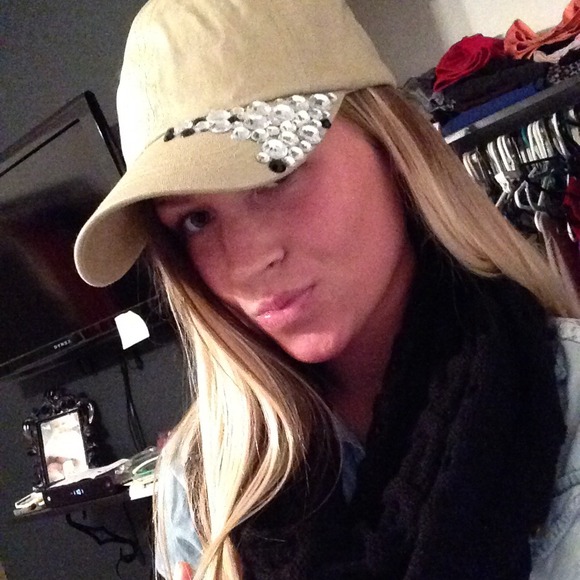 Handmade hat - Picture 3 of 4