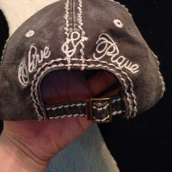 Buckle hat 🎊REDUCED🎊 - Picture 3 of 4