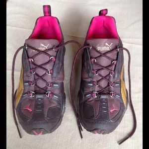 HOLD NWOT PUMA hiking sneakers