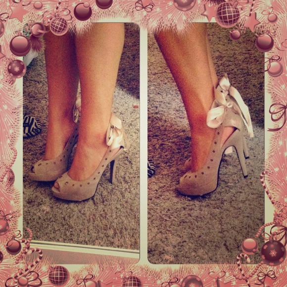 Sold in bundle taupe shoes