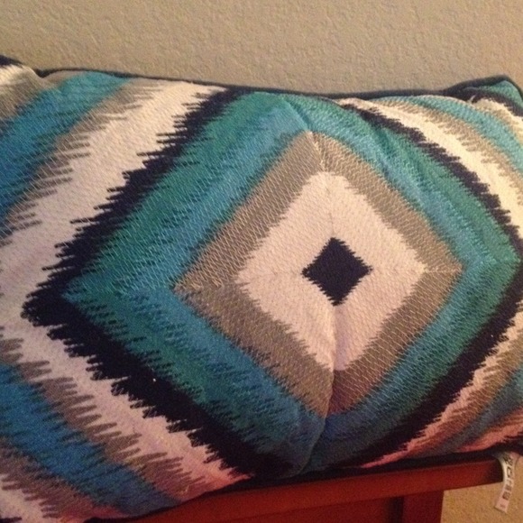 Chic throw pillow - Picture 2 of 3