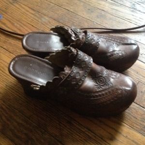 Brown Bamboo Clugs ..