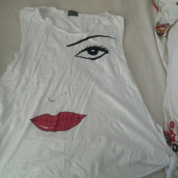 Tshirt - Picture 3 of 3