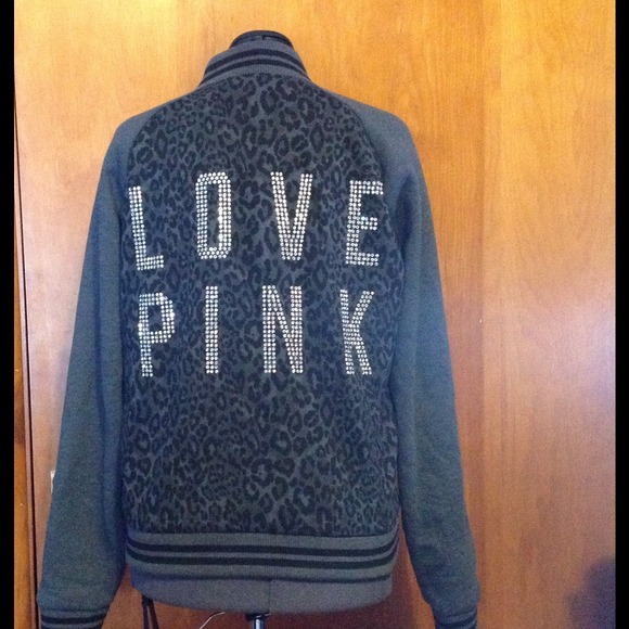 ❤️SOLD IN BUNDLE❤️VS animal print/bling jacket