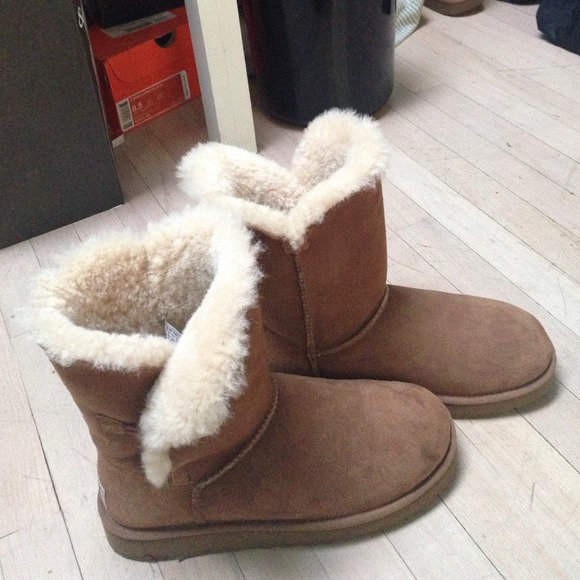 Tan button uggs