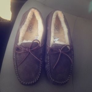 Size 8 chocolate brown Dakota UGG slippers