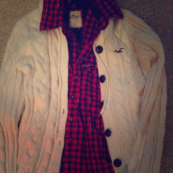 Small hollister cream sweater with hood!