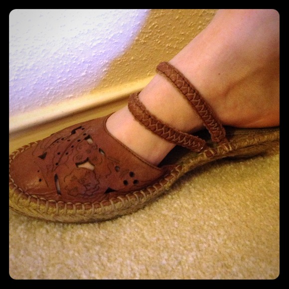 Brown basically flats (small heel)
