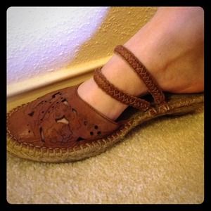Brown basically flats (small heel)