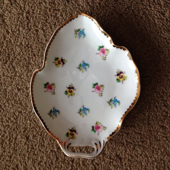 Rose Bud Leaf Accessory Tray - Picture 1 of 2