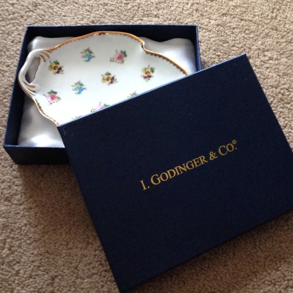 Rose Bud Leaf Accessory Tray - Picture 2 of 2