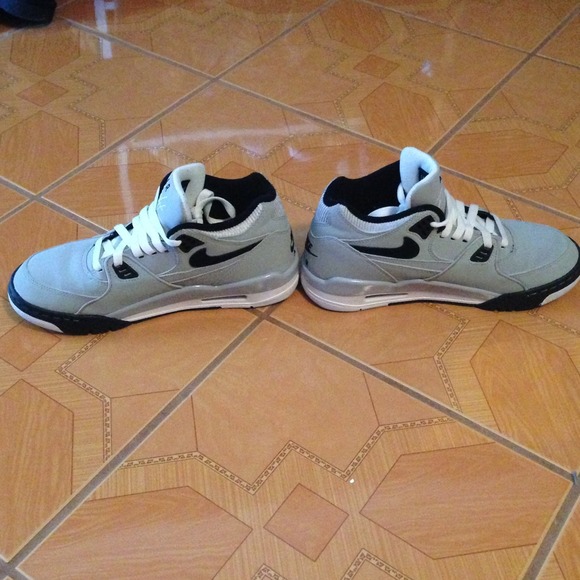 Sold!!!   Nike Air Flight size 6y. - Picture 2 of 3