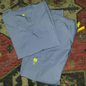 Wonder Wink grey scrub set