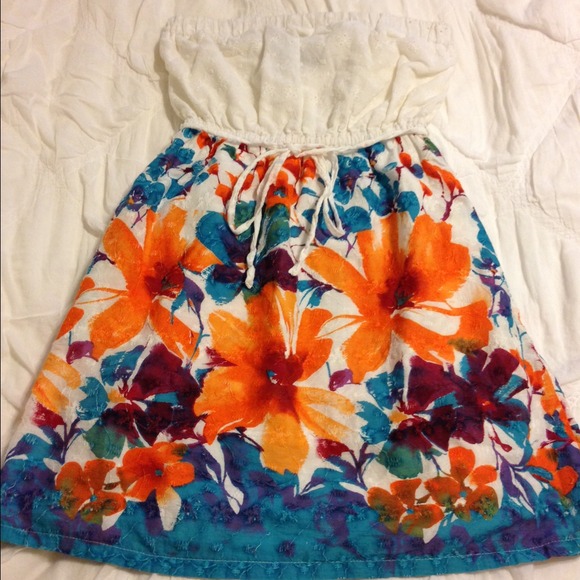 Cute strapless Sun Dress - Picture 2 of 4