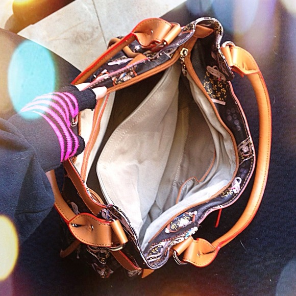 ❗️🚫SOLD IN BUNDLE❗️The Shopping Handbag - Picture 4 of 4