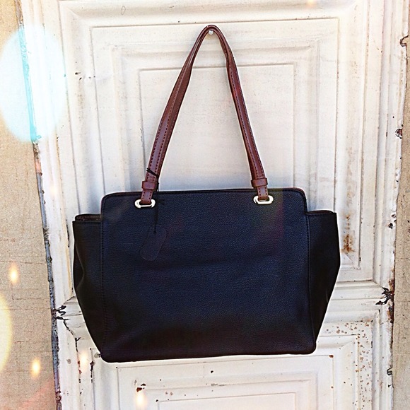 ❗️🚫SOLD IN BUNDLE❗️Midnight Fleur De Lis Handbag - Picture 3 of 3