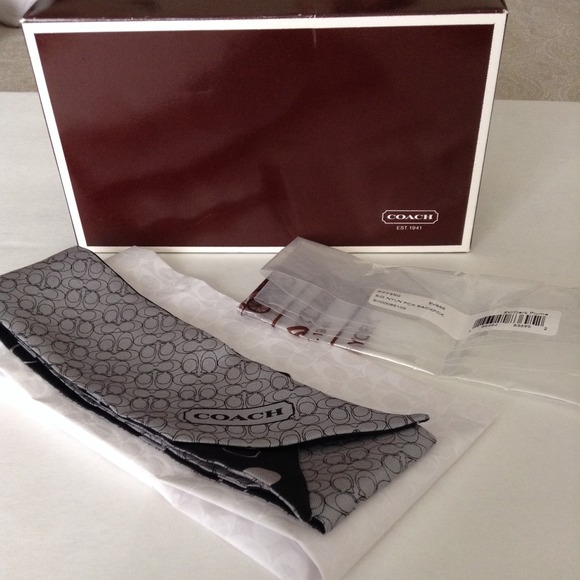 Coach Accessories - Coach Ponytail scarf, reversible. BRAND NEW!..🎁🎄