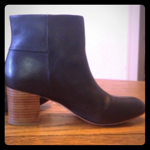 ✂️Reduced!! ✂️Banana Republic Leather Booties!