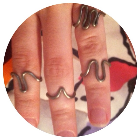 Ring and midi rings