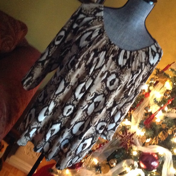 HOLD FOR BUNDLE ANIMAL PRINT 3/4 sleeves top