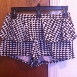 Shorts. Black and white. Worn once. Cute!!