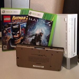 Wii, Ds IXL, 2 Xbox 360 games Halo and Batman 2!