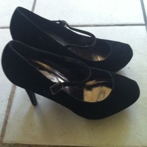 Black heels with strap