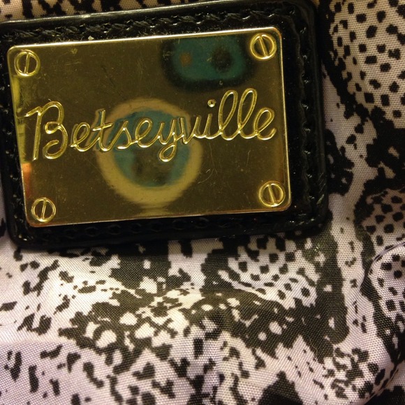 Betsey Johnson clutch - Picture 2 of 4