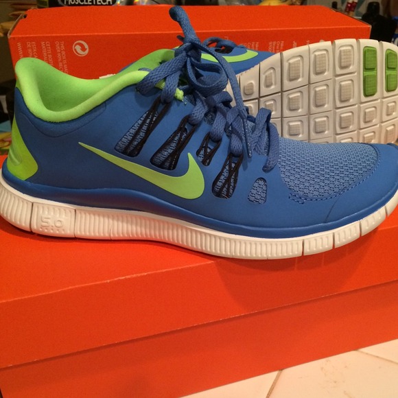 Nike Shoes - 🎉FLASH SALE🎉 Nike Free Run 5.0+ NWT