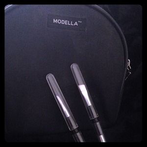 Modella makeup bag w/ 2 new makeup brushes