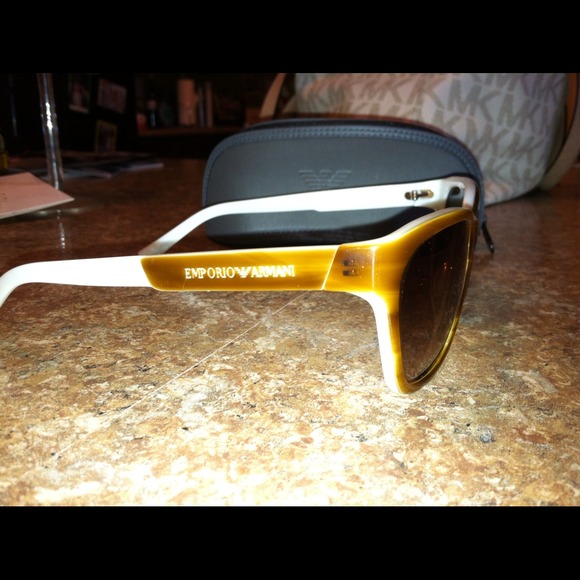 Armani ladies sunglasses. New & never worn! - Picture 3 of 3
