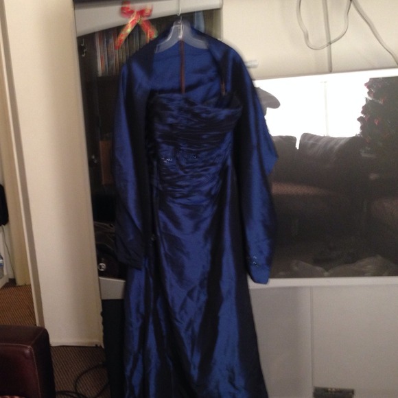 Dress - Picture 2 of 5